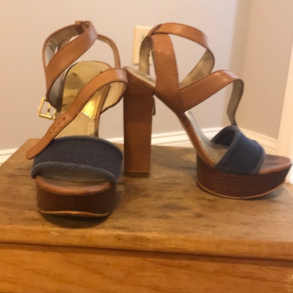 Michael Kors Sandals - Picture 1 of 1